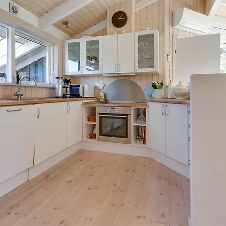 Three-bedroom Holiday In * Hals